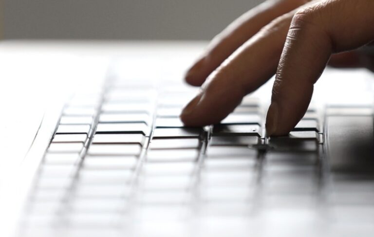 Silêncio no eSocial não significa conformidade e pode gerar multas em 2026 Silêncio no eSocial não significa conformidade e pode gerar multas em 2026