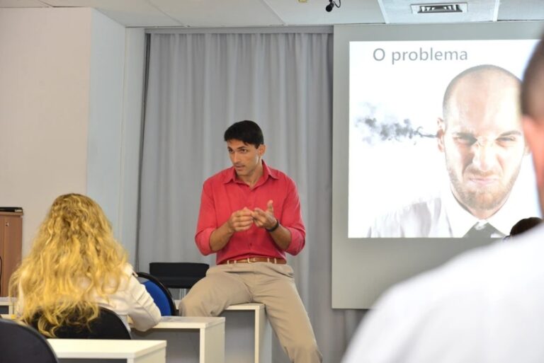 Empresa lança programa gratuito de treinamento profissional