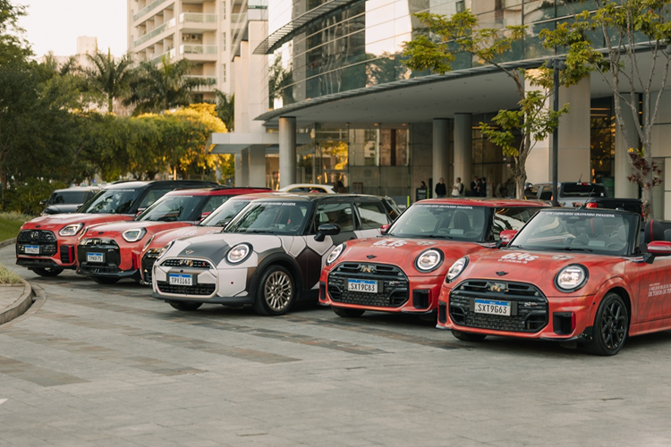 MINI leva o espírito do futebol inglês para as ruas de São Paulo