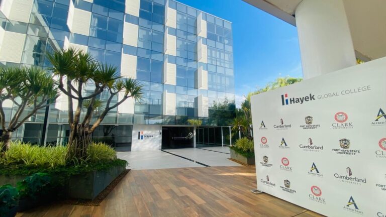 Hayek abre processo seletivo para o 2º semestre Hayek abre processo seletivo para o 2º semestre