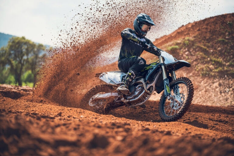 Norte-americano Mike Alessi estreia com a Triumph TF 450-X na Superfinal do Arena Cross 2026