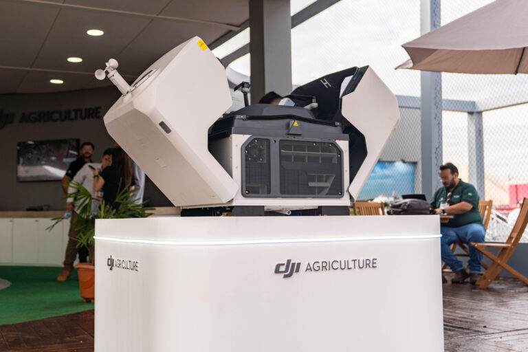 DJI apresenta Dock 3 e FlyCart 100 na Agrishow 2026