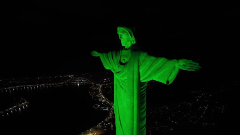 Bio Extratus celebra 35 anos com projeção no Cristo Redentor Bio Extratus celebra 35 anos com projeção no Cristo Redentor
