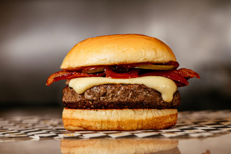 Convocado: T.T. Burger lança o burger T.T.itular para a Copa