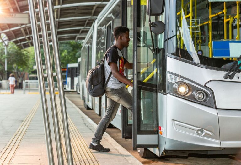 Tempo no trânsito pode afetar bem-estar físico e emocional Tempo no trânsito pode afetar bem-estar físico e emocional