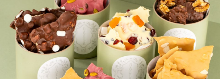 Confeiteiras formadas pela Le Cordon Bleu invertem a rota do delivery para abrir café minimalista em São Paulo