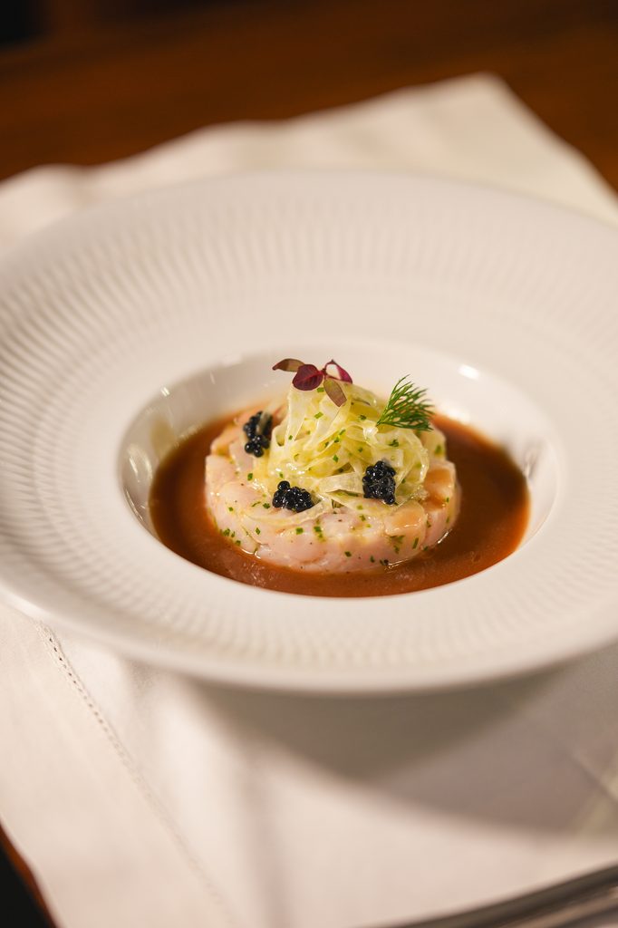 tartare di pesce con finocchio e brodo di frutti di mare crédito windt mídia