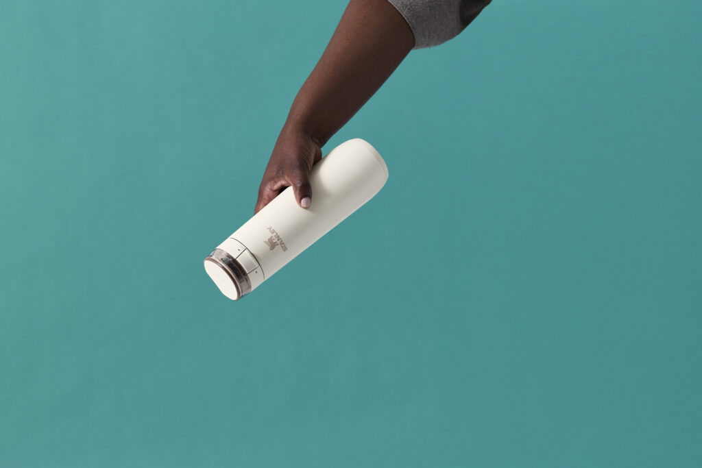 Stanley 1913 apresenta FlowState™ Spring, garrafa que acompanha a rotina dentro e fora da bolsa