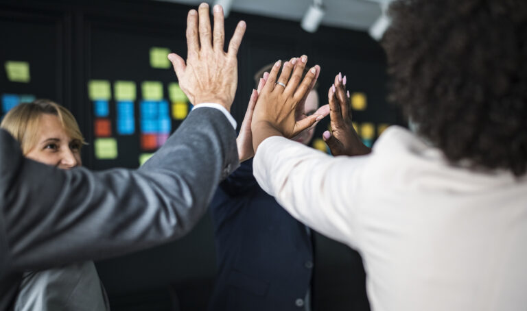 Atrair e reter talentos? Benefícios para além do clichê Atrair e reter talentos? Benefícios para além do clichê