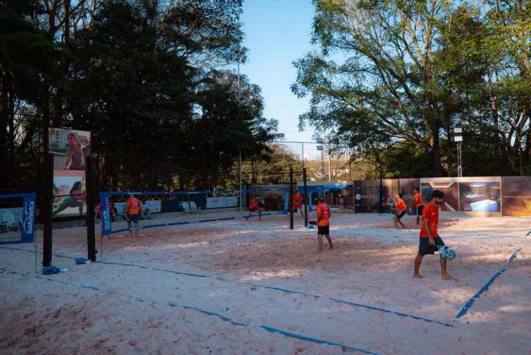Orla TotalPass recebe clínica de Luiz Basile e se consolida como hub do beach tennis em São Paulo unnamed 2026 10 22t155551.059